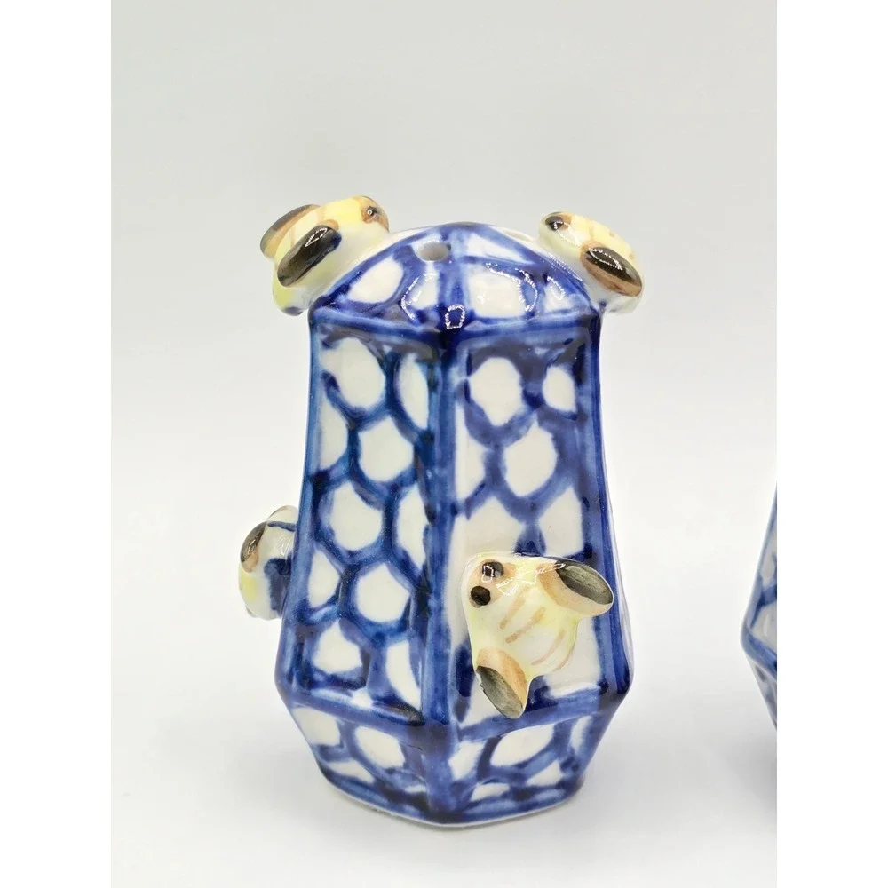 VTG Bear Bee Hive Salt And Pepper Shakers Set Farmhouse‎ Country Kitchen Decor